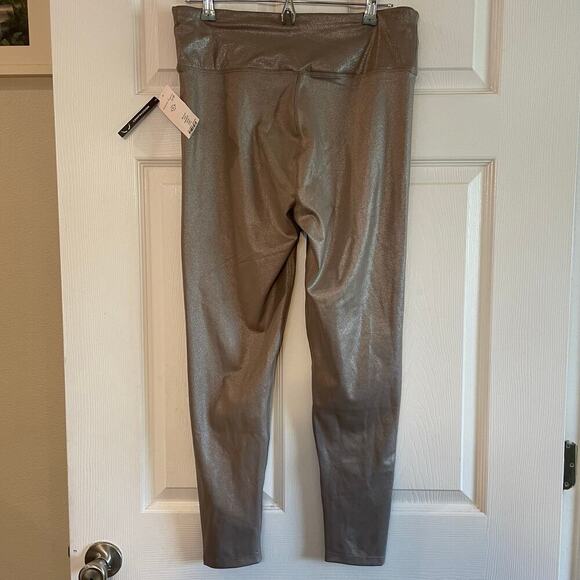 NWT NANETTE NANETTE LEPORE Metallic Yoga Leggings size Large 7/8 compression - Picture 2 of 13